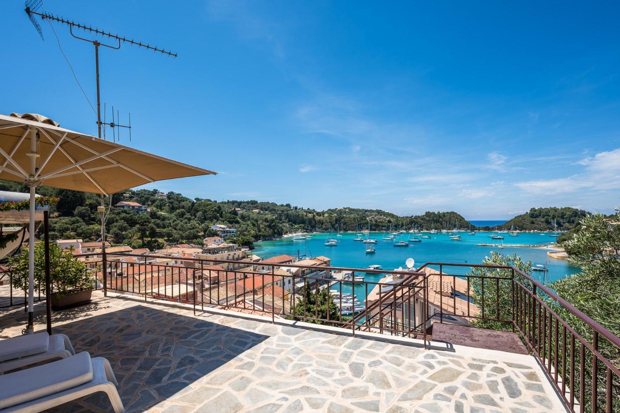 Agaloula Centrally Located Apartments, Lakka Екстер'єр фото