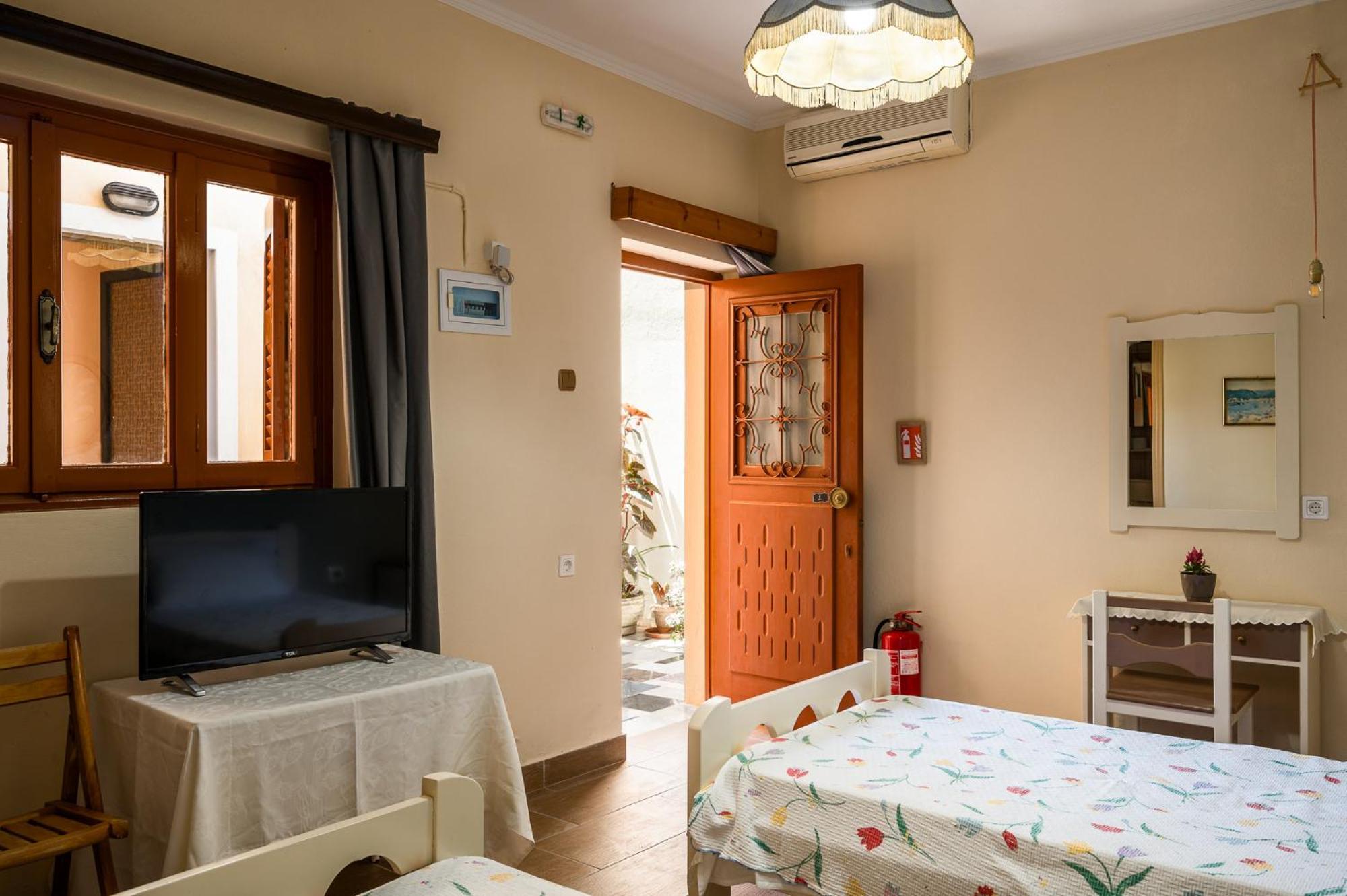 Agaloula Centrally Located Apartments, Lakka Екстер'єр фото