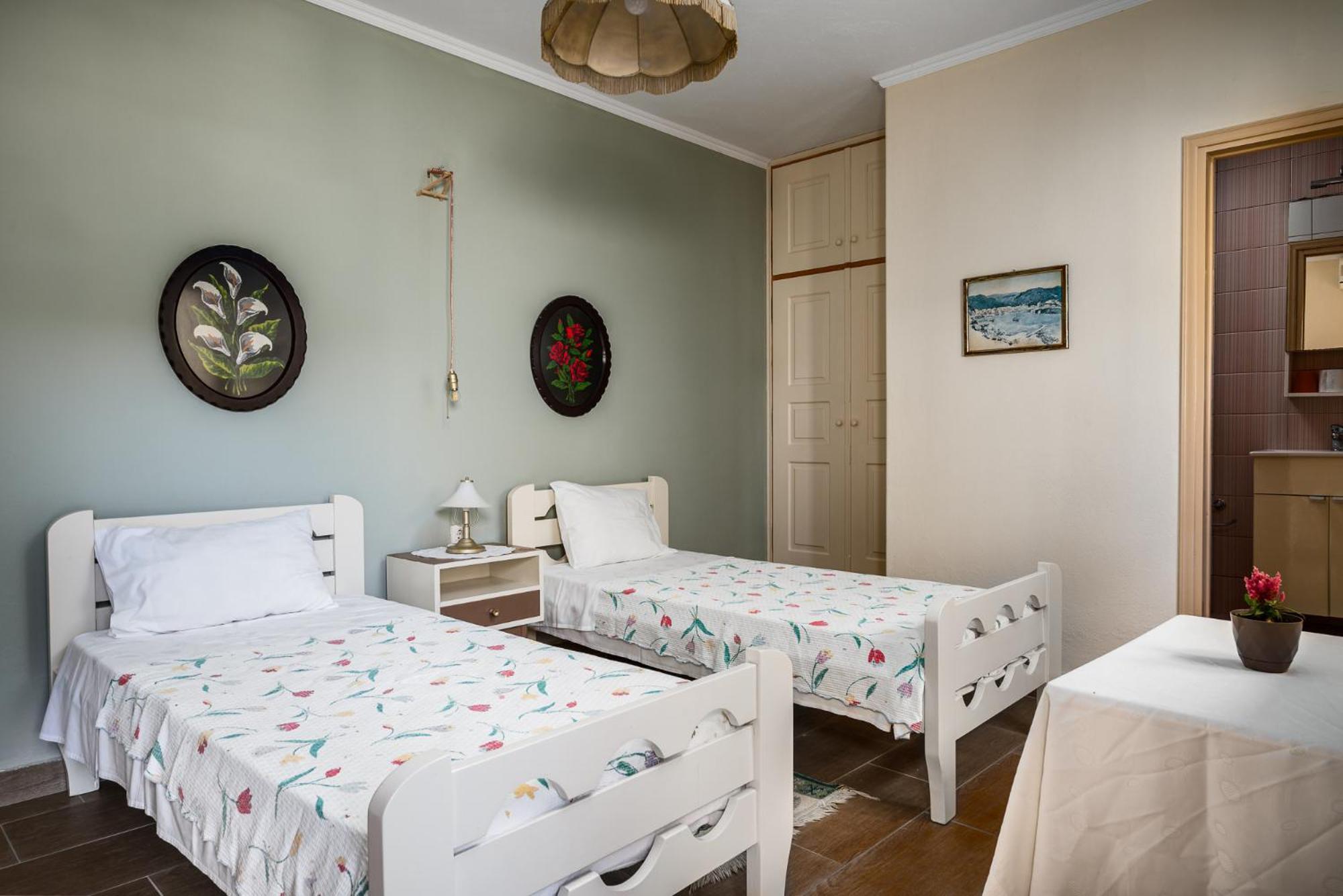 Agaloula Centrally Located Apartments, Lakka Екстер'єр фото