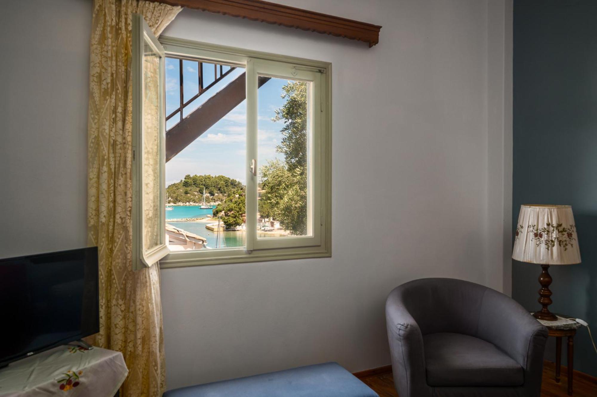 Agaloula Centrally Located Apartments, Lakka Екстер'єр фото